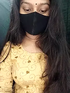 Idhika Paul online show from November 9, 2025, 7:18 pm