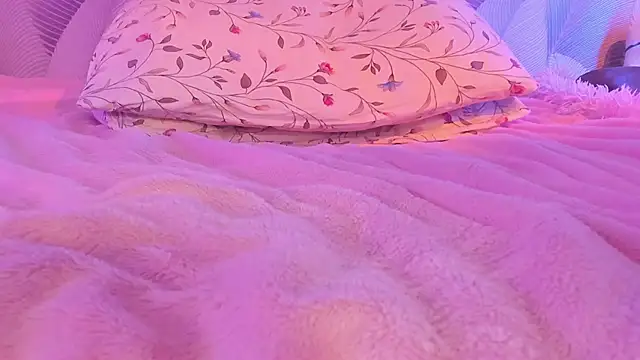 Snapshot of CrystalRey chatting on March 18, 2025, 8:06 am CrystalRey online show from March 18, 2025, 8:06 am