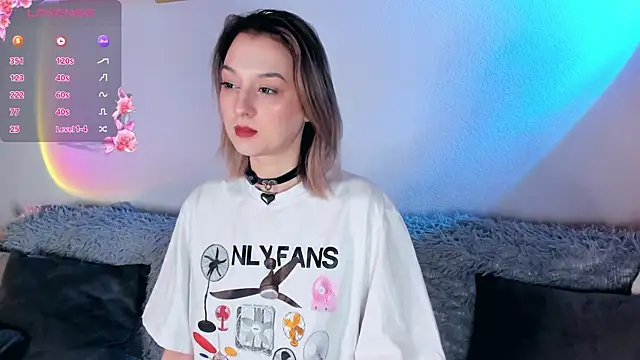 Snapshot of CrystalRey chatting on October 9, 2025, 6:47 am CrystalRey online show from October 9, 2025, 6:47 am