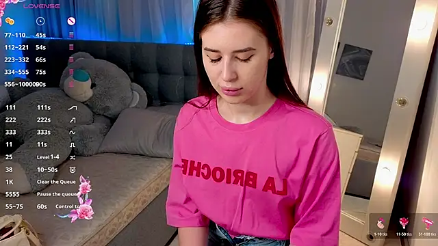 Snapshot of Milkissss chatting on April 1, 2026, 5:20 am Milkissss online show from April 1, 2026, 5:20 am