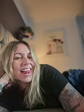 blondebitch2 online show from March 3, 2025, 5:20 pm