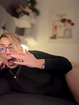 blondebitch2 online show from January 6, 2026, 6:01 pm