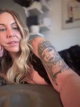 blondebitch2 online show from November 17, 2025, 10:52 am