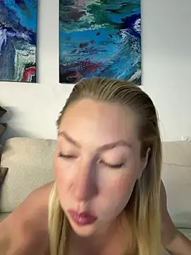 LuisaBecker online show from May 13, 2026, 3:19 pm