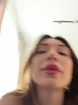 mollyyank online show from March 27, 2026, 9:10 am