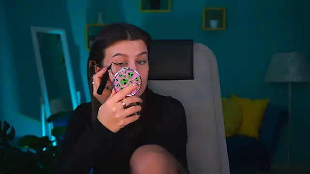 NicoleMun online show from February 7, 2025, 5:07 pm