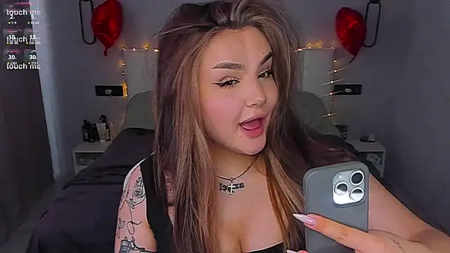 Snapshot of little_m0use chatting on February 24, 2026, 10:27 am little m0use online show from February 24, 2026, 10:27 am