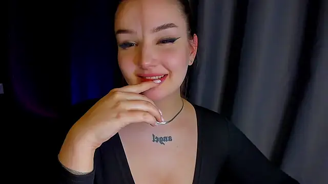 Snapshot of little_m0use chatting on February 8, 2025, 12:28 am little m0use online show from February 8, 2025, 12:28 am