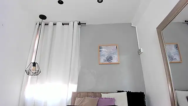  AlejaCruz  online show from May 31, 2026, 12:11 pm