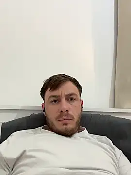 Julian128 online show from November 3, 2025, 4:54 pm