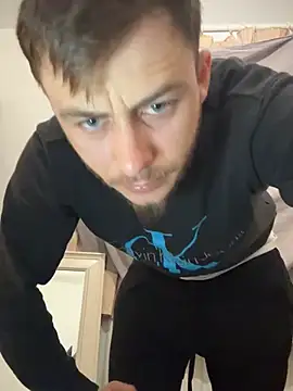 Julian128 online show from March 6, 2025, 10:58 pm