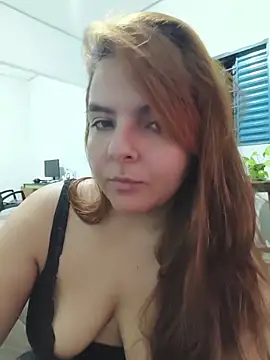 Snapshot of Bruninha_Hot10 chatting on June 1, 2026, 12:44 am Bruninha Hot10 online show from June 1, 2026, 12:44 am