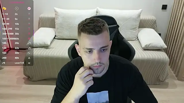 Snapshot of Larstar01 chatting on September 19, 2025, 9:08 pm Larstar01 online show from September 19, 2025, 9:08 pm