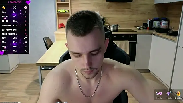 Snapshot of Larstar01 chatting on February 20, 2025, 8:36 pm Larstar01 online show from February 20, 2025, 8:36 pm