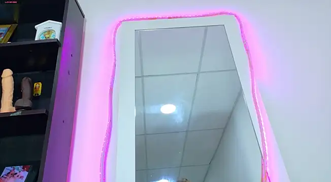 melissajhonson00 online show from April 15, 2026, 4:44 pm