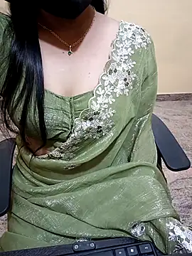 Snapshot of Nithya_05 chatting on October 15, 2025, 5:28 am Nithya 05 online show from October 15, 2025, 5:28 am
