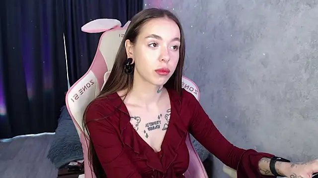 naughty dakota online show from September 9, 2025, 12:47 pm