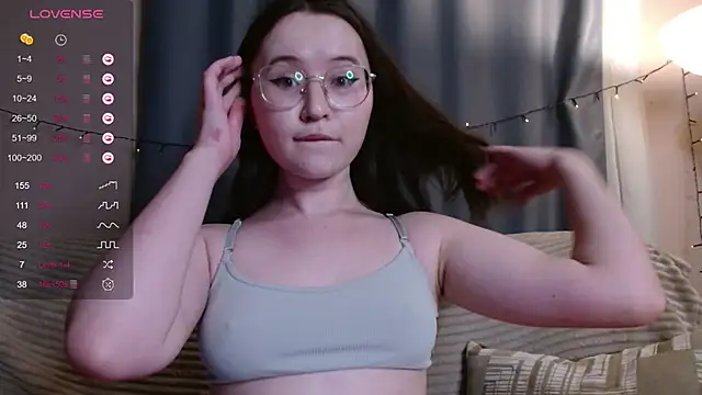 Honey Iris  online show from December 27, 2024, 4:32 pm