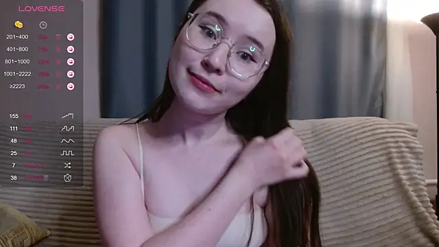 Honey Iris  online show from January 28, 2025, 5:35 pm