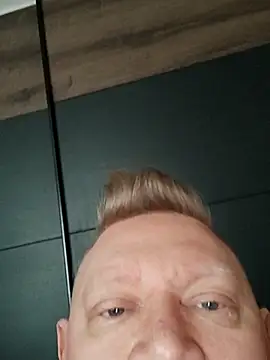 Snapshot of Pol1074 chatting on April 16, 2026, 5:08 am Pol1074 online show from April 16, 2026, 5:08 am