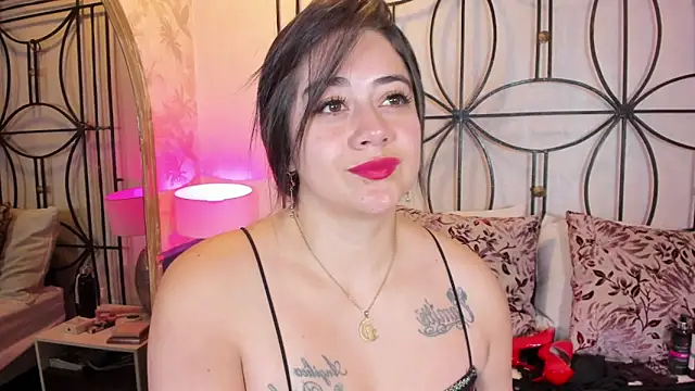 Snapshot of nahomi_sweett chatting on November 5, 2025, 11:02 am nahomi sweett online show from November 5, 2025, 11:02 am