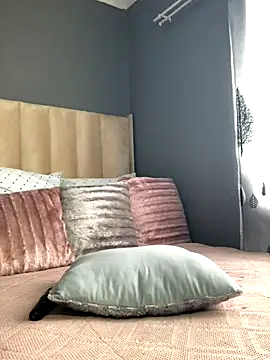 Nicole Liam  online show from November 8, 2025, 8:51 am