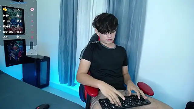 Snapshot of andyboy- chatting on December 29, 2024, 2:27 am andyboy- online show from December 29, 2024, 2:27 am