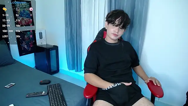 Snapshot of andyboy- chatting on December 27, 2024, 2:25 am andyboy- online show from December 27, 2024, 2:25 am