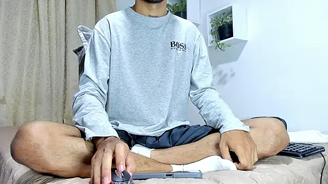 Aronxxs online show from March 3, 2025, 10:17 am