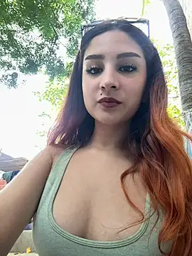 Mon Cherry online show from December 14, 2025, 1:39 pm