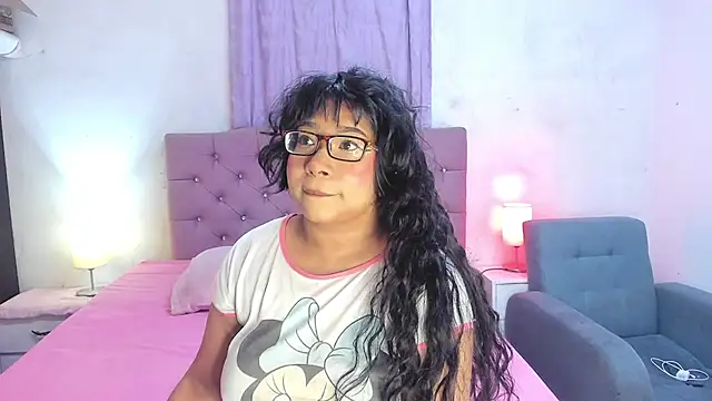 Latinabombsheell online show from June 10, 2026, 6:42 pm