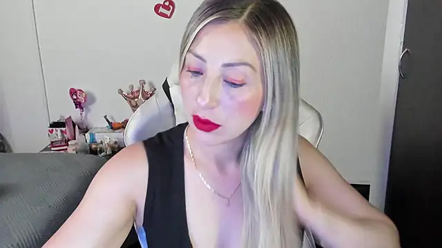 Snapshot of Andreina_Suann chatting on November 18, 2025, 10:51 am Andreina Suann online show from November 18, 2025, 10:51 am