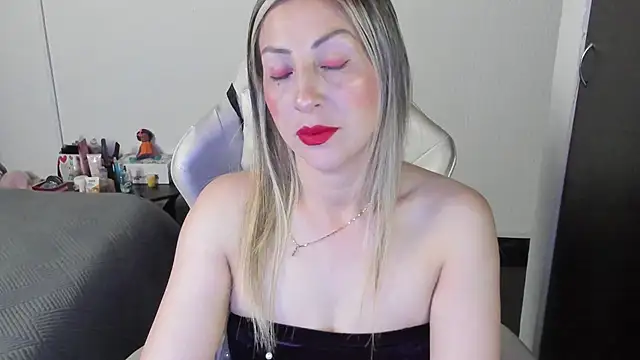 Snapshot of Andreina_Suann chatting on November 4, 2025, 10:52 am Andreina Suann online show from November 4, 2025, 10:52 am