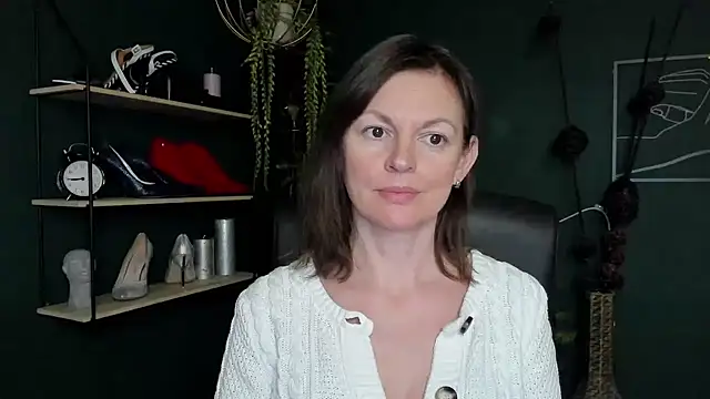 VivianWILD online show from March 21, 2025, 4:18 pm