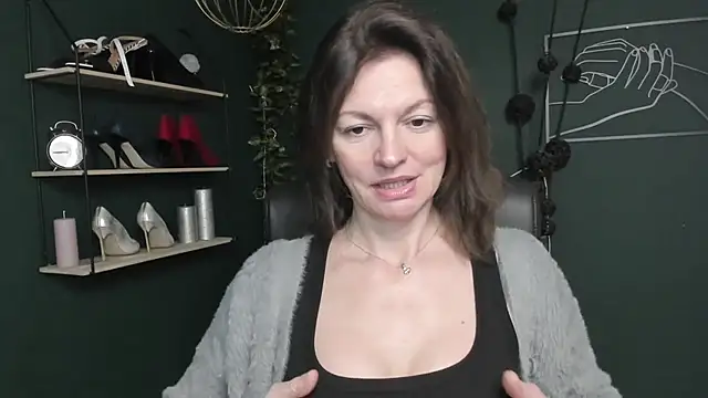 VivianWILD online show from October 16, 2025, 5:59 am