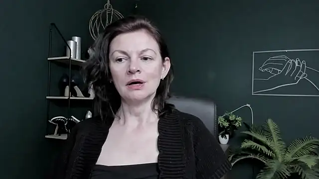 VivianWILD online show from May 19, 2026, 6:31 am