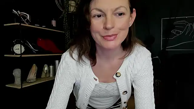 VivianWILD online show from March 19, 2025, 10:00 am