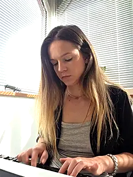 lucie mehott online show from April 10, 2026, 8:32 am