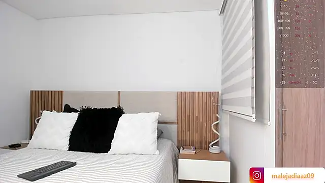 MalejaDiaz  online show from February 18, 2026, 8:49 pm