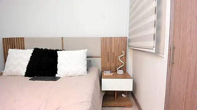 MalejaDiaz  online show from April 15, 2026, 7:58 pm