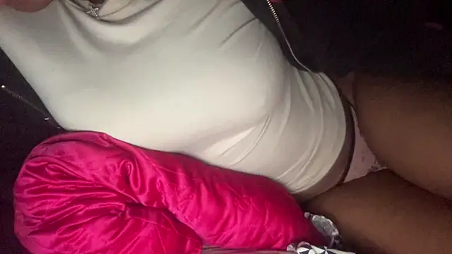 Snapshot of Cherrybloom444 chatting on March 31, 2026, 11:01 am Cherrybloom444 online show from March 31, 2026, 11:01 am