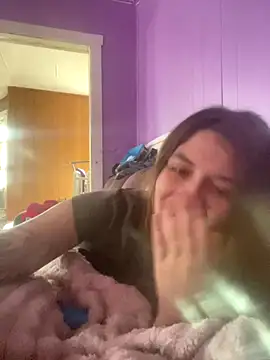 Snapshot of itzcheyduh chatting on October 7, 2025, 2:40 pm itzcheyduh online show from October 7, 2025, 2:40 pm