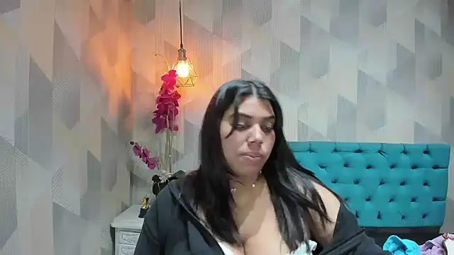 Snapshot of LindaBreeS chatting on February 28, 2026, 10:09 pm LindaBreeS online show from February 28, 2026, 10:09 pm