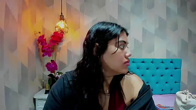 Snapshot of LindaBreeS chatting on March 21, 2026, 4:44 pm LindaBreeS online show from March 21, 2026, 4:44 pm