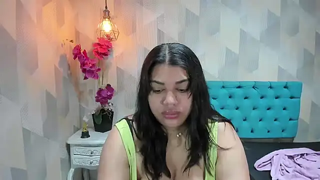 Snapshot of LindaBreeS chatting on March 1, 2026, 3:34 pm LindaBreeS online show from March 1, 2026, 3:34 pm