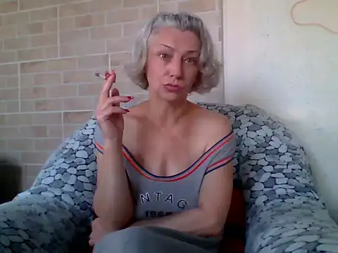 Lorie Carrie online show from July 26, 2026, 8:43 am