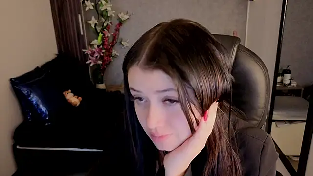 almma shy online show from October 28, 2025, 1:43 pm