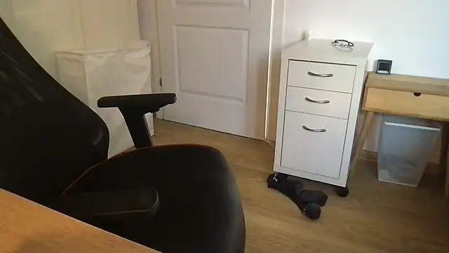 jungcock3210 online show from September 23, 2025, 12:56 pm