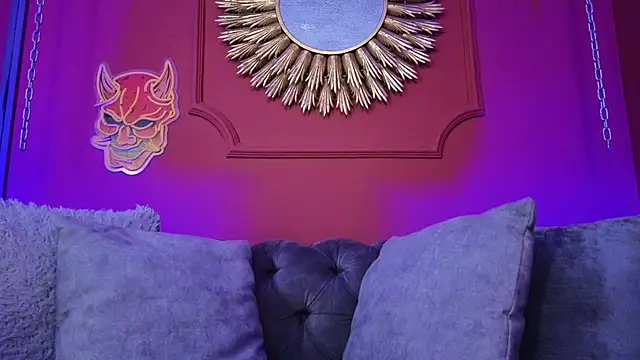 Julieta Russell online show from November 20, 2025, 11:44 am