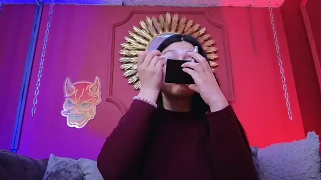 Julieta Russell online show from November 8, 2025, 12:20 pm